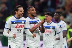 I calciatori dell'Atalanta festeggiano