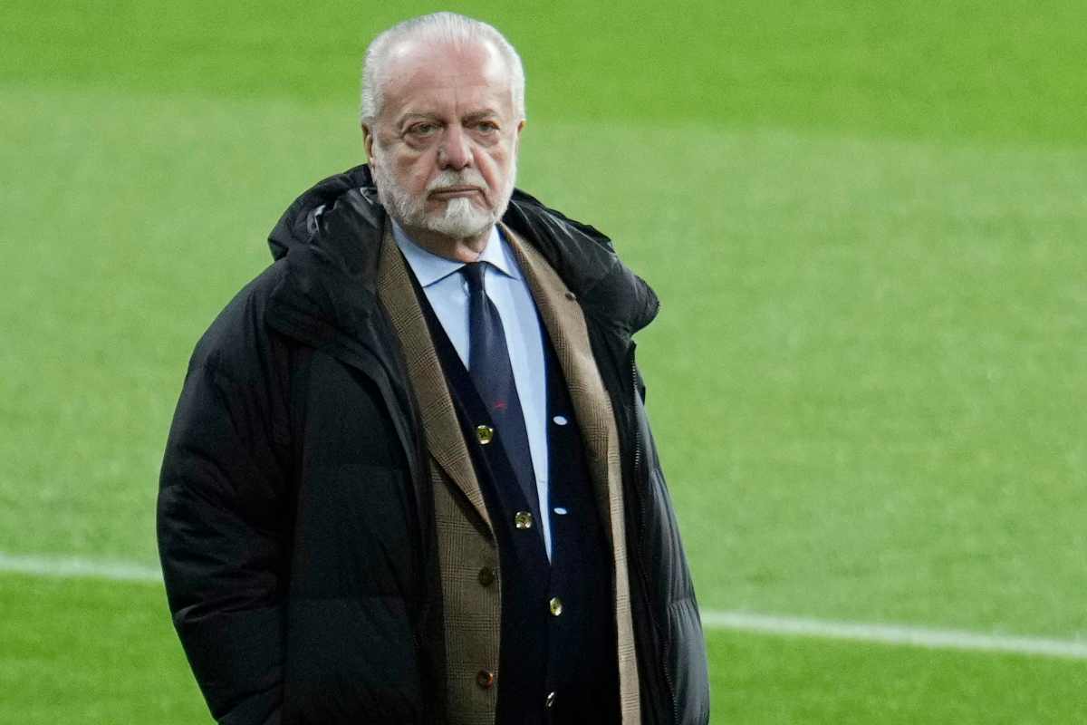 Aurelio De Laurentiis passeggia