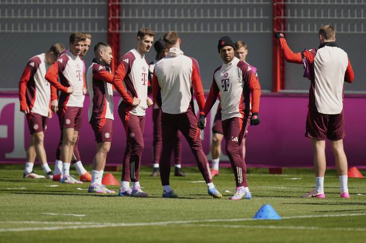 I calciatori del Bayern Monaco in allenamento