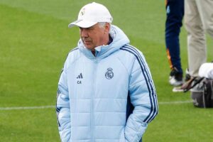 Carlo Ancelotti a testa bassa