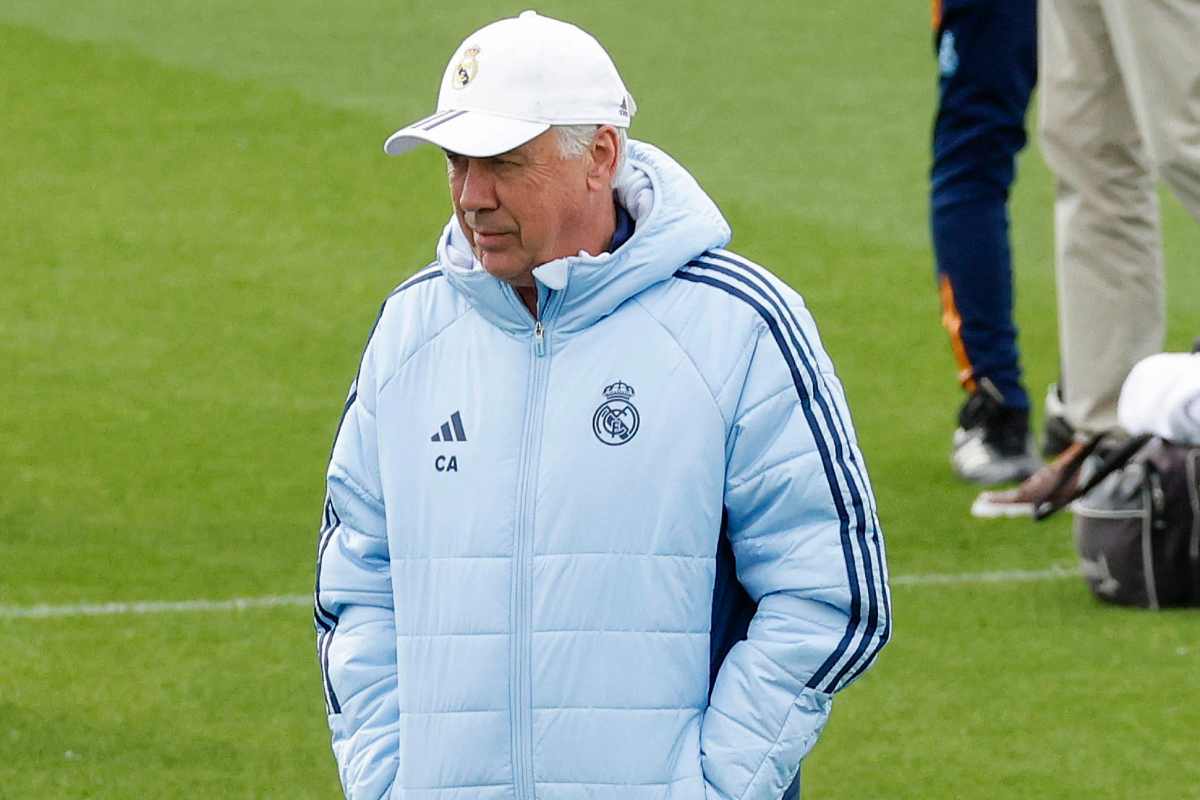 Carlo Ancelotti a testa bassa