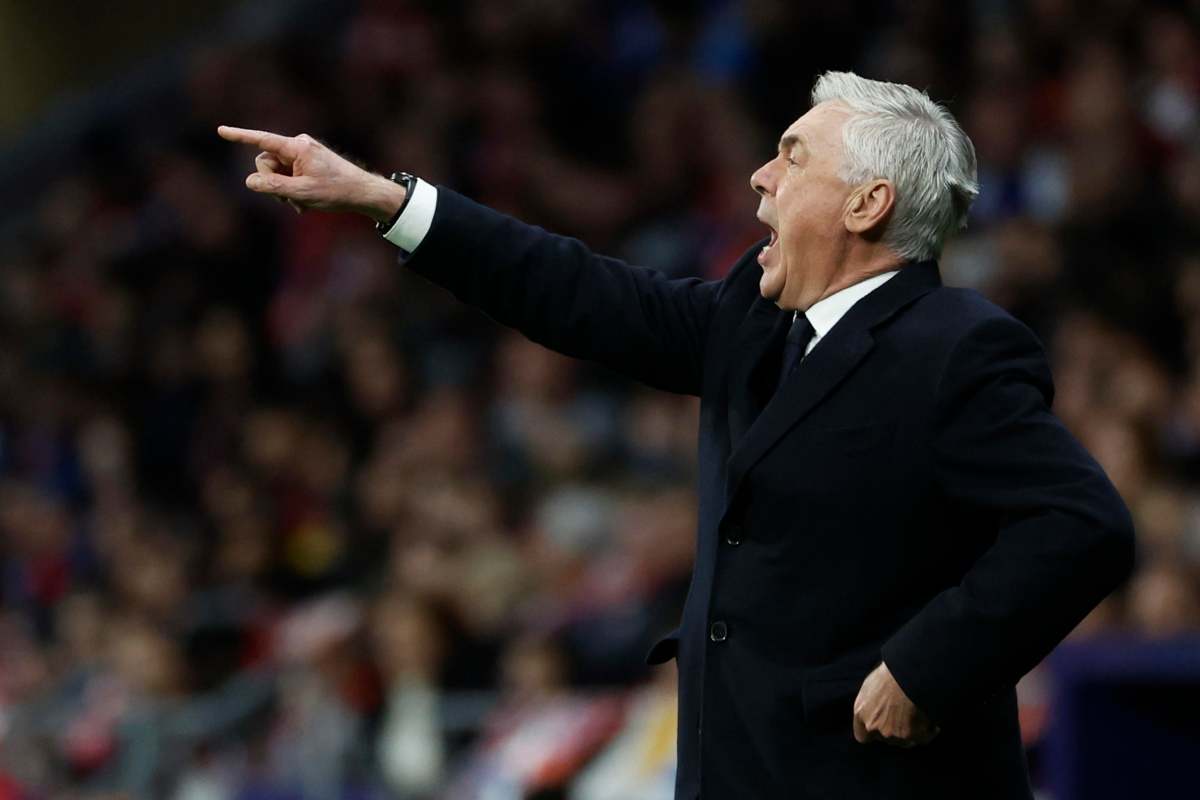 Carlo Ancelotti urla dalla panchina