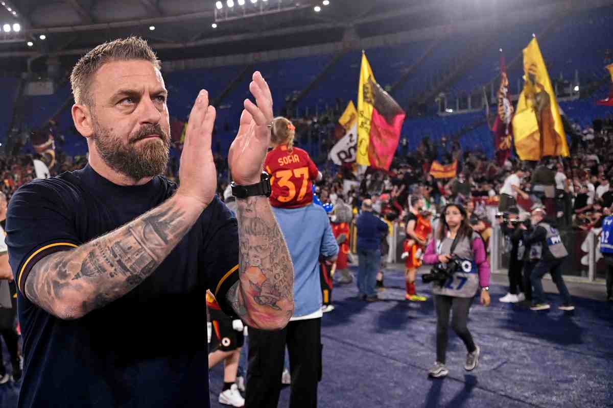 Daniele De Rossi saluta lo stadio Olimpico