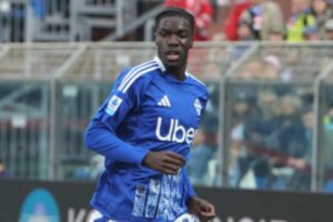Assane Diao in campo col Como