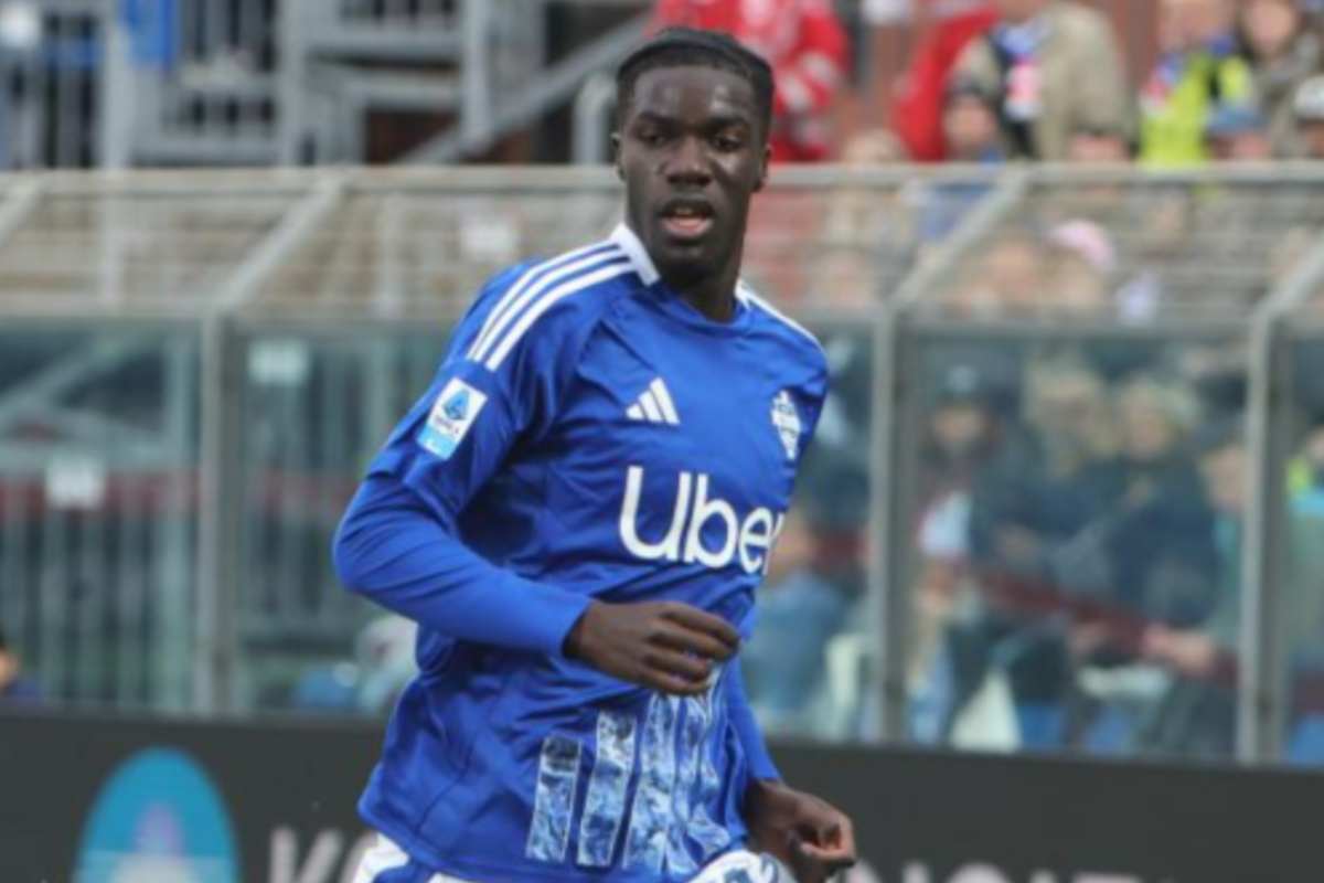 Assane Diao in campo col Como
