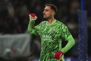 Gigio Donnarumma esulta in maglia PSG