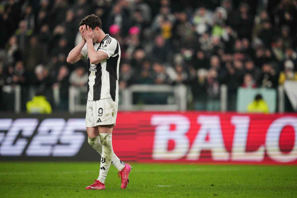 Dusan Vlahovic si dispera dopo la sconfitta in Coppa Italia con l'Empoli
