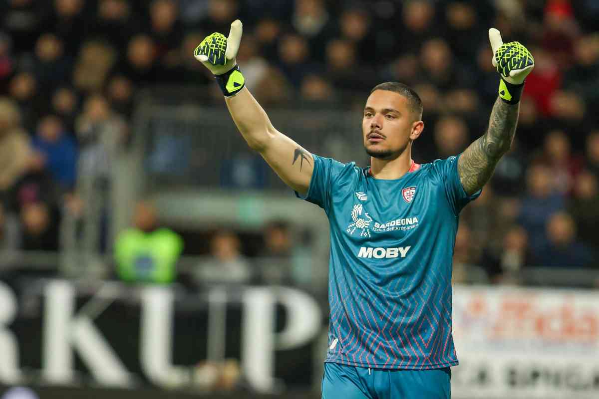 Elia Caprile con la maglia del Cagliari