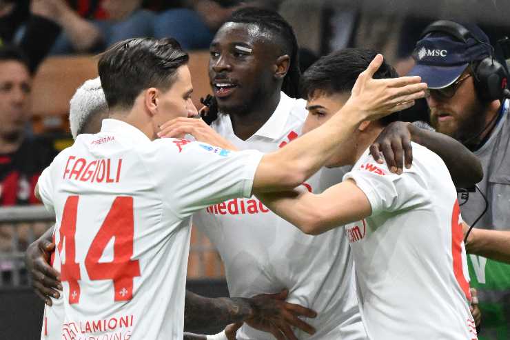 Kean esulta con i compagni dopo un gol