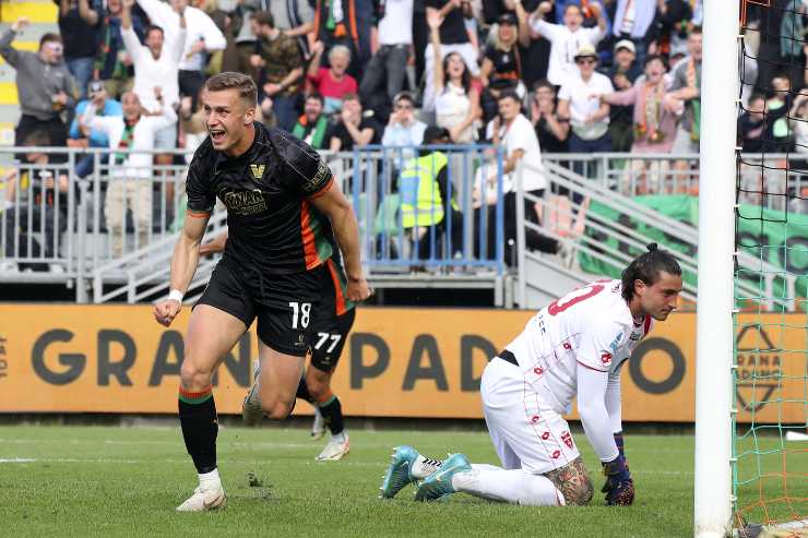 Daniel Fila esulta dopo il gol al Monza