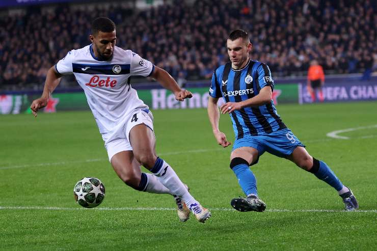 Isak Hien in azione con la maglia dell'Atalanta