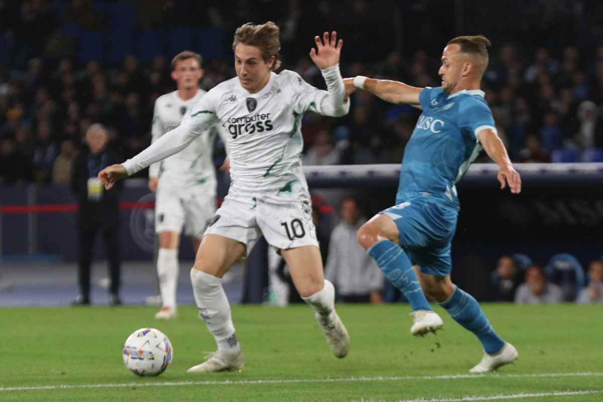 Jacopo Fazzini affronta Lobotka in Napoli-Empoli