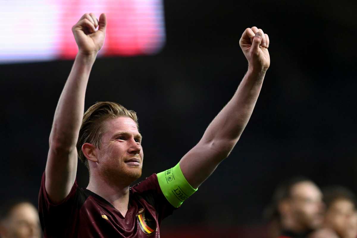 Kevin De Bruyne esulta con la maglia del Belgio