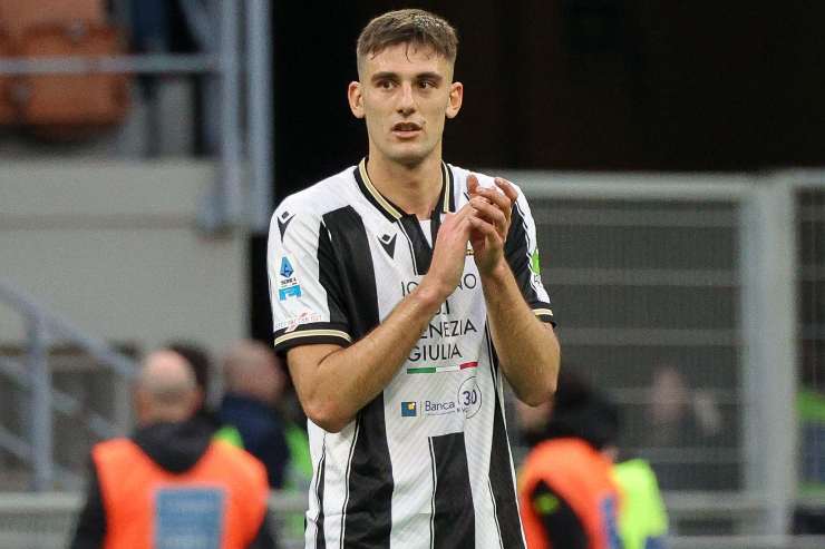 Lorenzo Lucca applaude