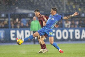 Luca Marianucci in azione contro la Roma