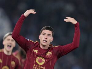 Matias Soule esulta dopo il gol segnato nel derby contro la Lazio