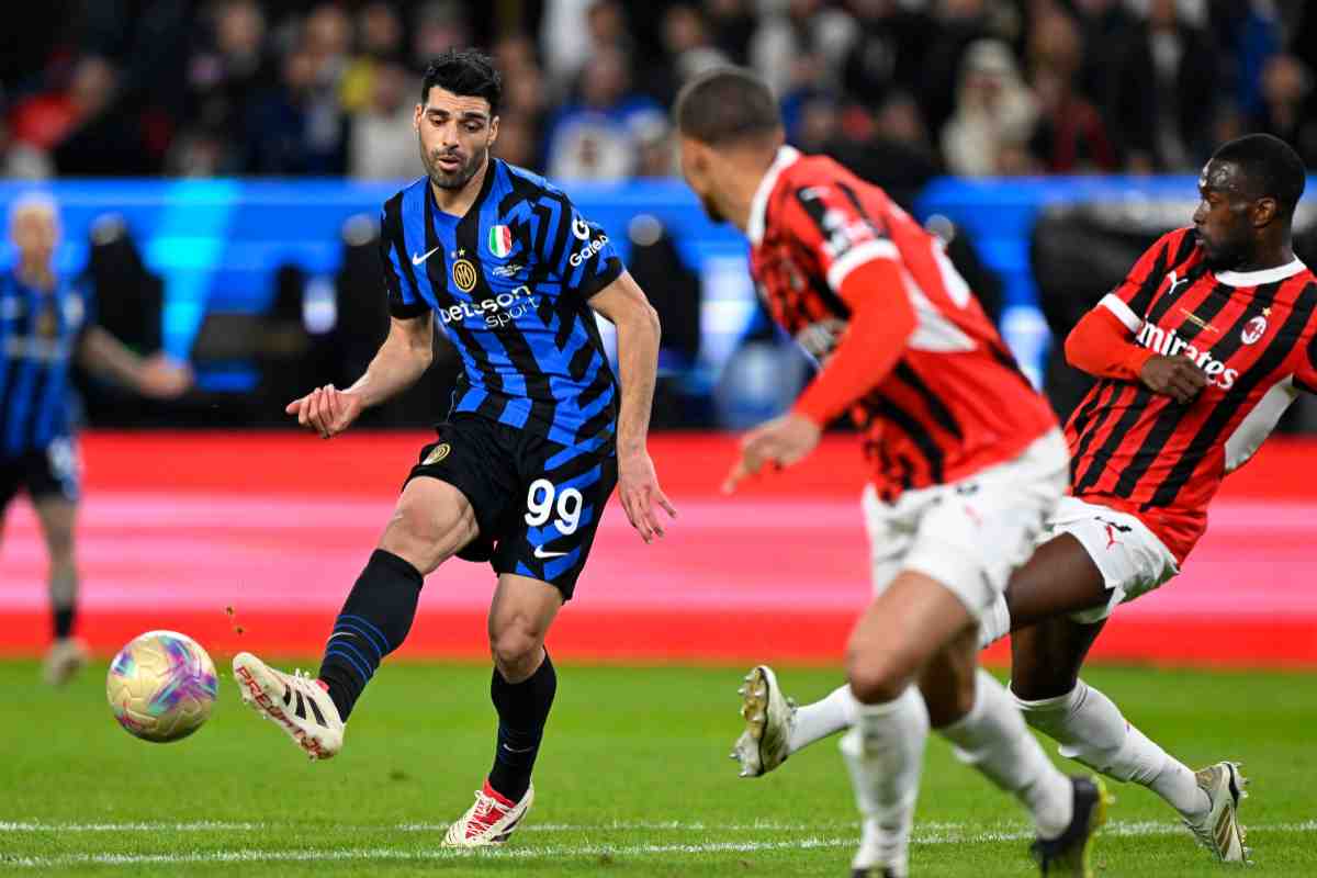 Mehdi Taremi in azione nel derby contro il Milan