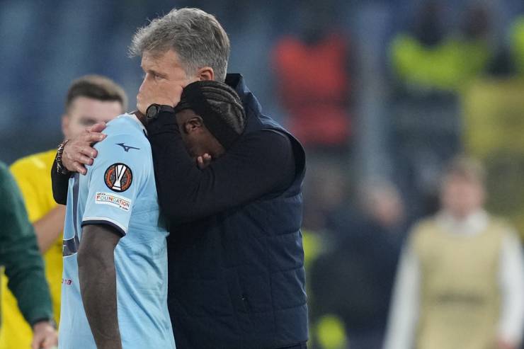 Marco Baroni abbraccia Nuno Tavares infortunato
