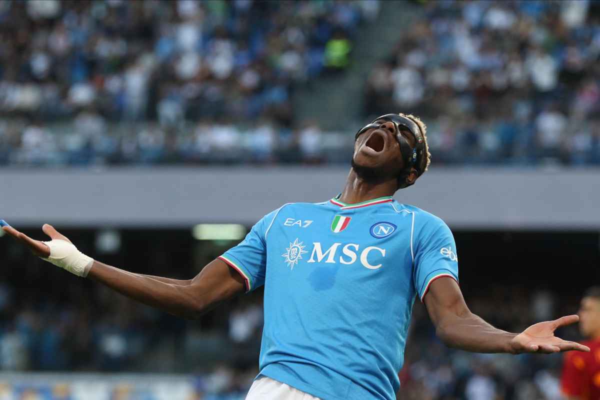 Victor Osimhen si dispera con la maglia del Napoli