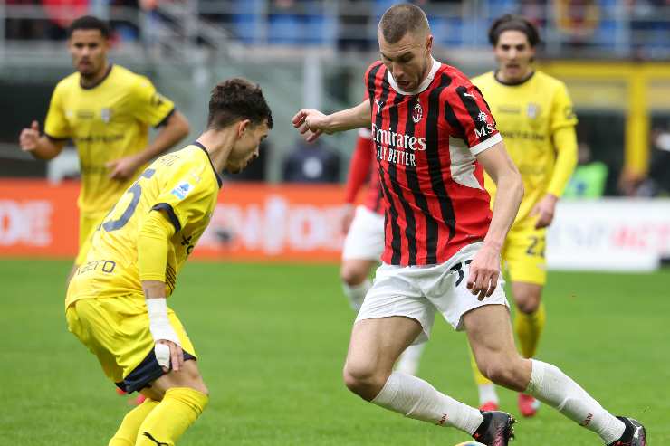 Pavlovic in azione con la maglia del Milan