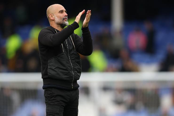 Pep Guardiola applaude