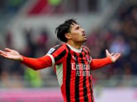 Reijnders esulta dopo un gol