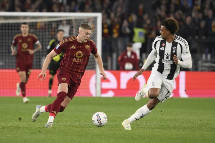 Roma e Juventus in campo si sfidano 