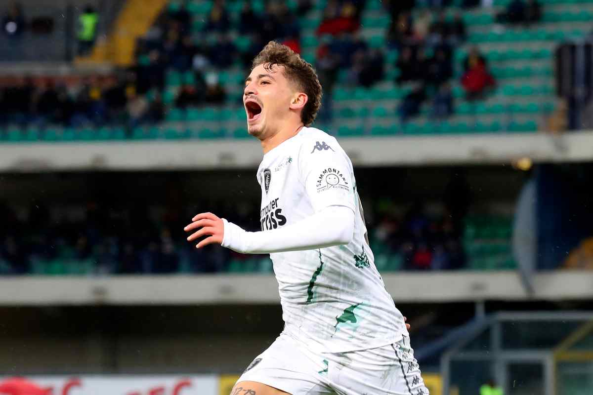 Sebastiano Esposito esulta dopo un gol con l'Empoli