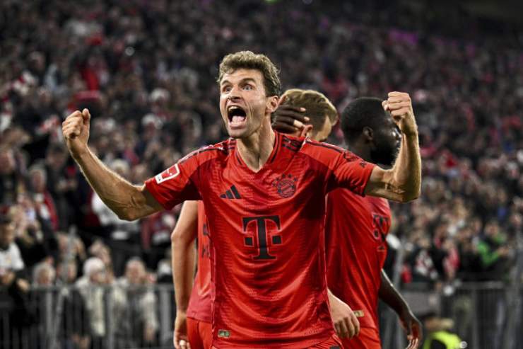Thomas Muller esulta dopo un gol
