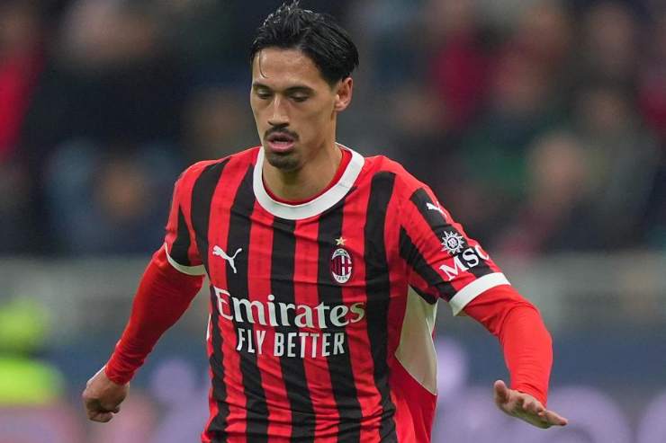 Tijjani Reijnders in azione con il Milan