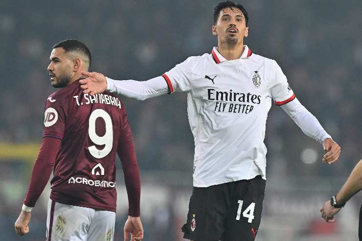 Tijjani Reijnders con la maglia del Milan