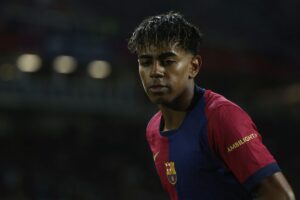 Yamal in campo col Barcellona