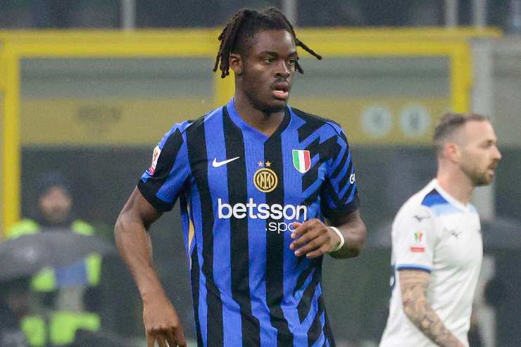 Yann Bisseck in azione con la maglia dell'Inter