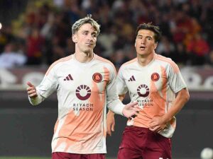 Alexis Saelemaekers della Roma esulta dopo il gol al Torino