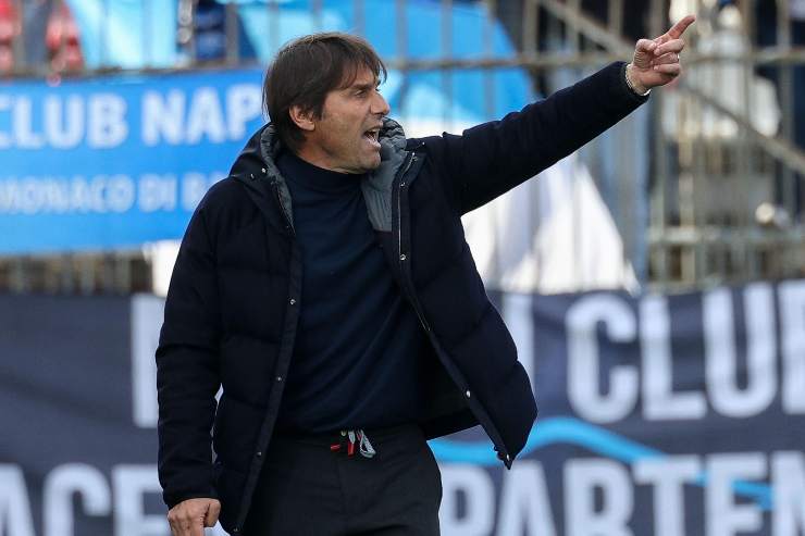 Antonio Conte dà indicazioni