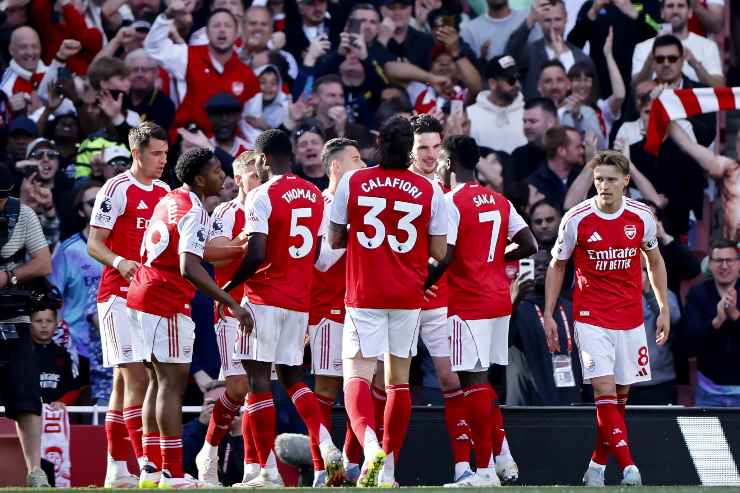 I calciatori dell'Arsenal festeggiano