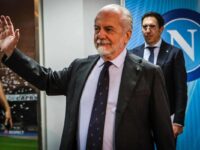 Aurelio De Laurentiis saluta