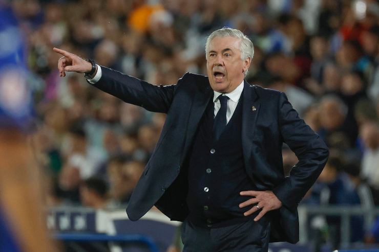 Carlo Ancelotti dà indicazioni