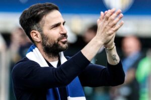 Cesc Fabregas applaude