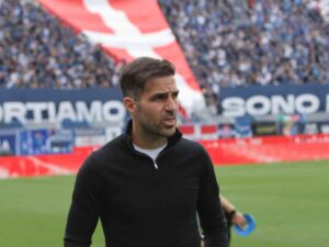 Cesc Fabregas sotto la curva del Como