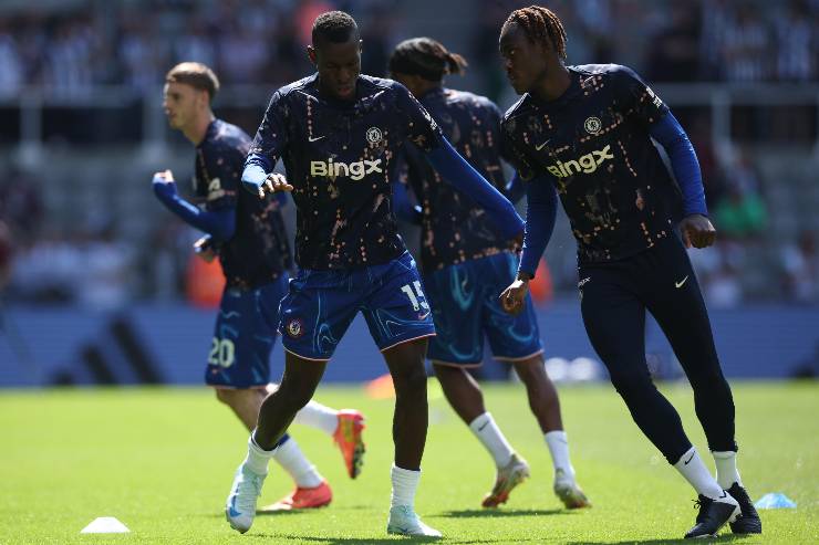 I calciatori del Chelsea nel riscaldamento