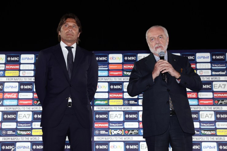Antonio Conte e De Laurentiis sul palco