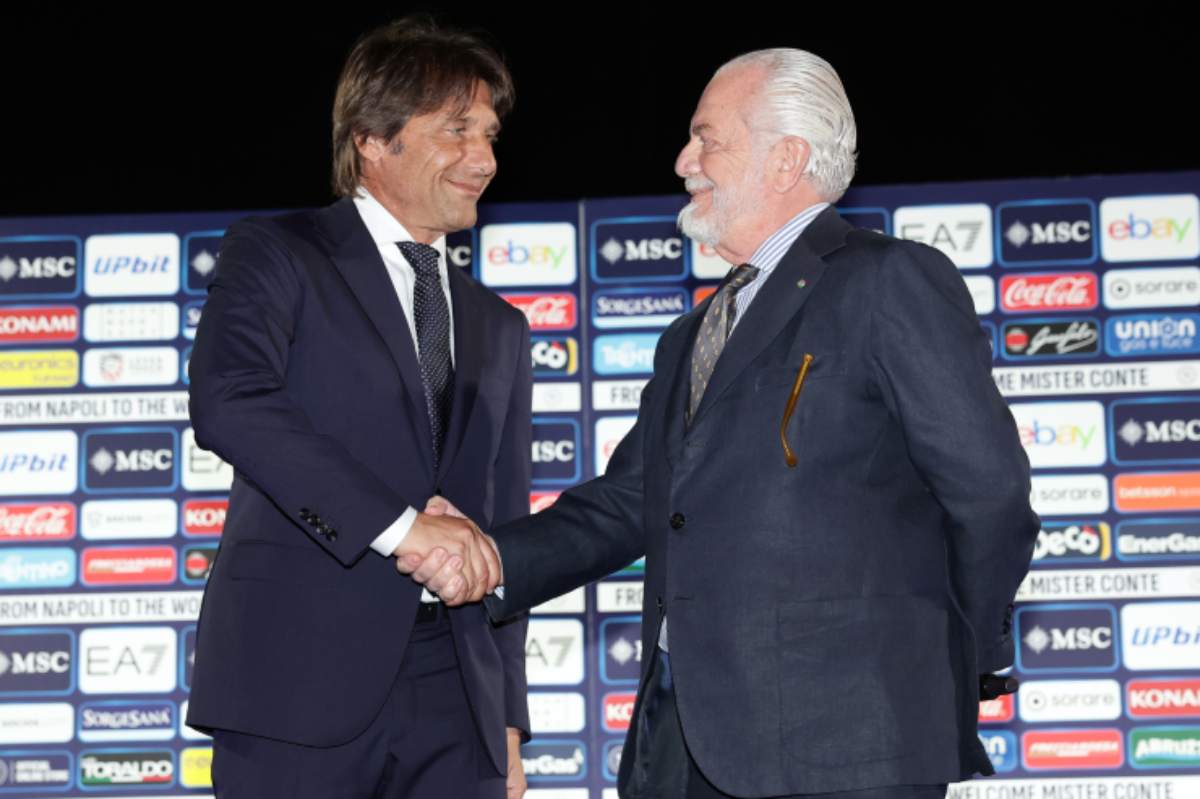 Conte e De Laurentiis si stringono la mano