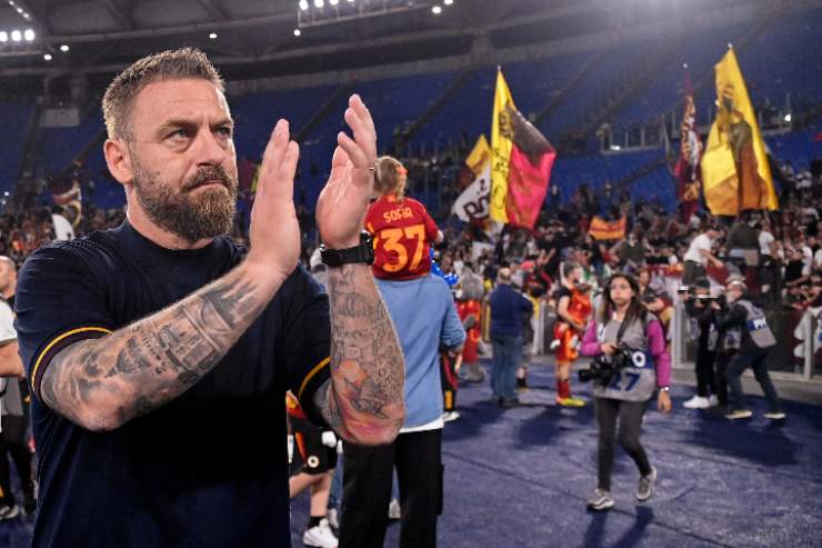 Daniele De Rossi applaude