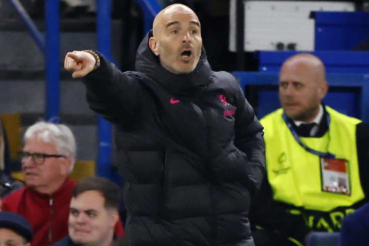 Enzo Maresca dà indicazioni sulla panchina del Chelsea