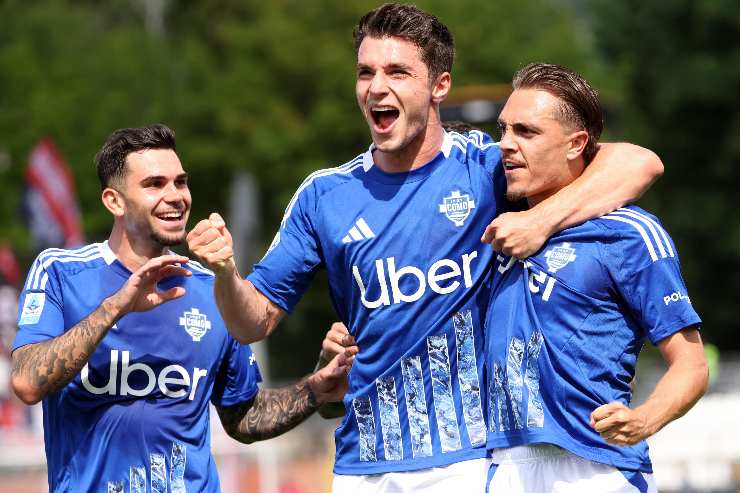 Esultanza calciatori Como dopo un gol