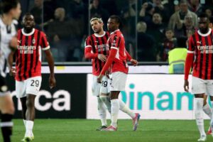 I calciatori del Milan esultano dopo un gol