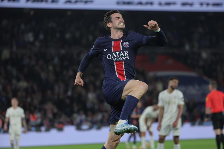 Fabian Ruiz esulta dopo un gol