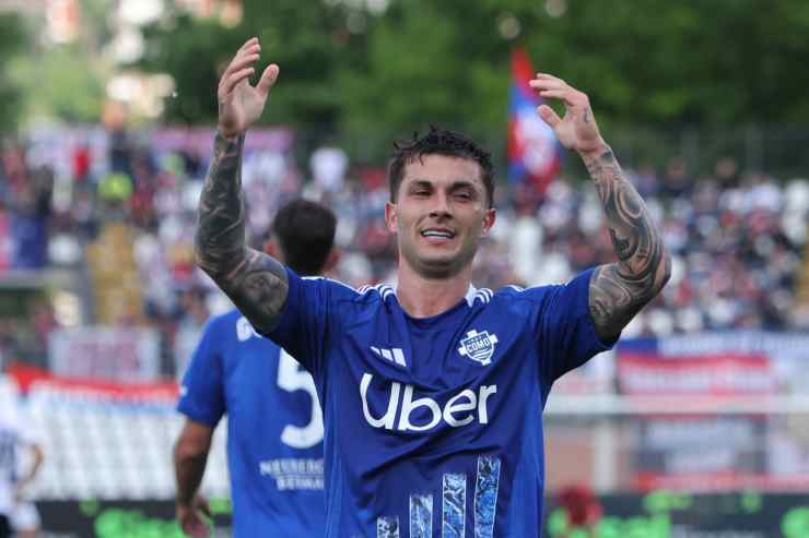 Gabriel Strefezza esulta dopo un gol 