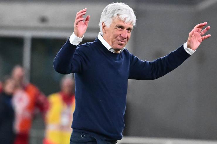 Gian Piero Gasperini saluta